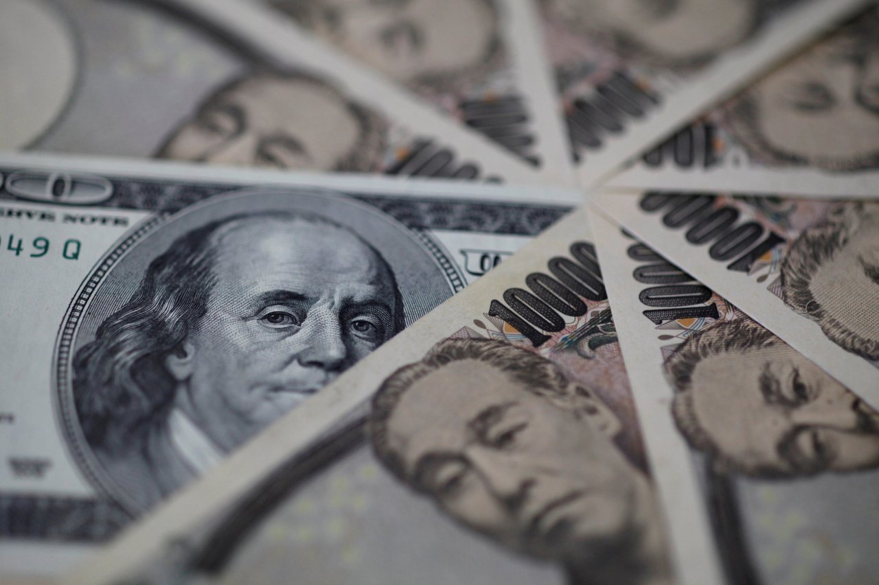 Беспокойство из-за эпидемии ведет к падению курса доллара к иене