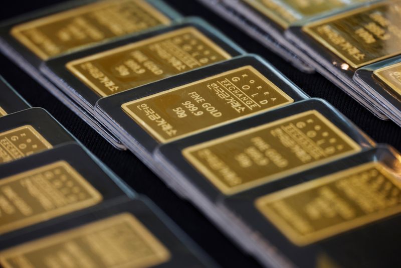 Стоимость золота на старте торгов 3 декабря идет вверх